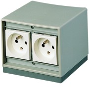 Borne équipée 4 PC 2P+T - GOULOTTE INSTALLATIO  HAGER TEHASOL506 