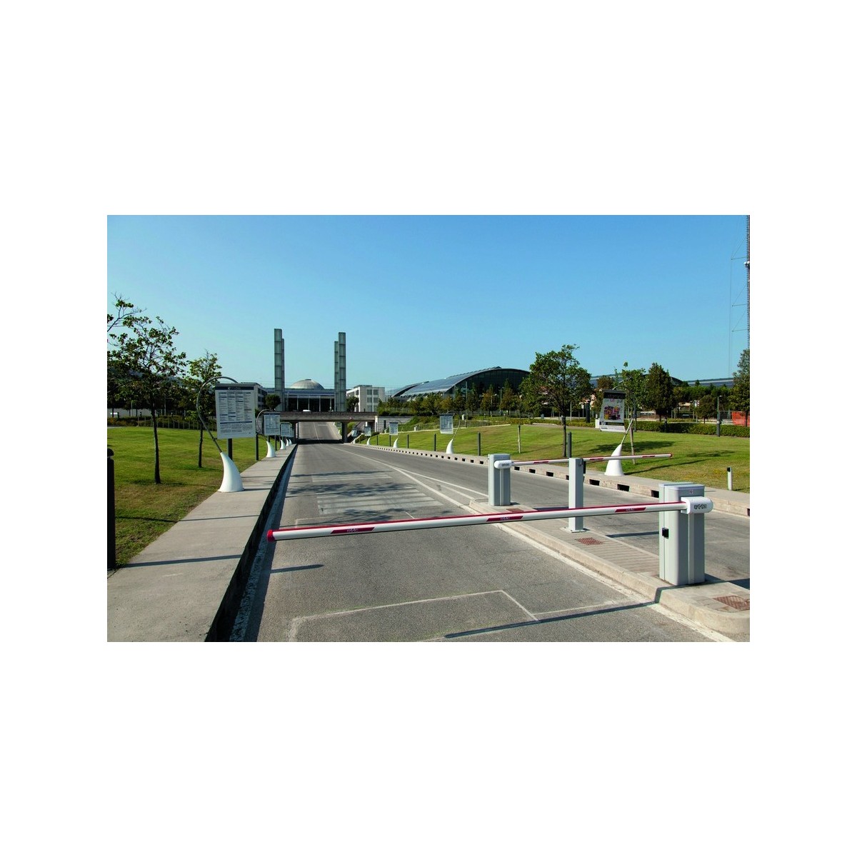 Barriere b680h 24v hybrid hydrau, acc instal. cle dev. triangle. sans coffre - FAAC 104680 