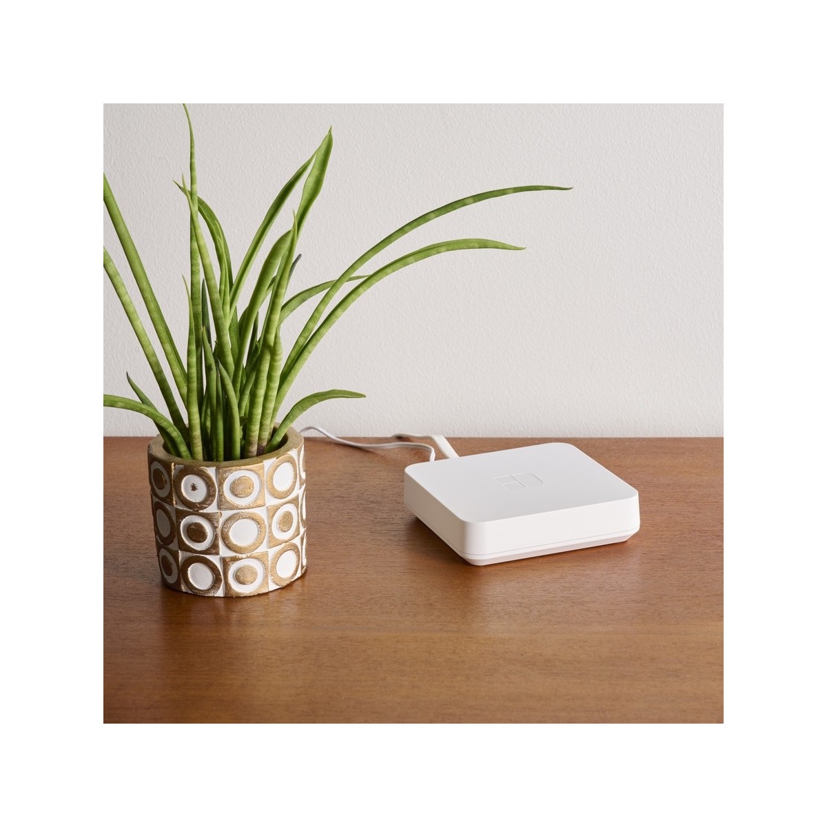 Tydom Home Box de la maison connectée en ambiance - DELTADORE 6700116 