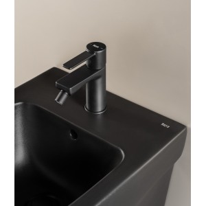 Ona bidet au sol adossé au mur. 530mm. noir mat - ROCA A357687080 