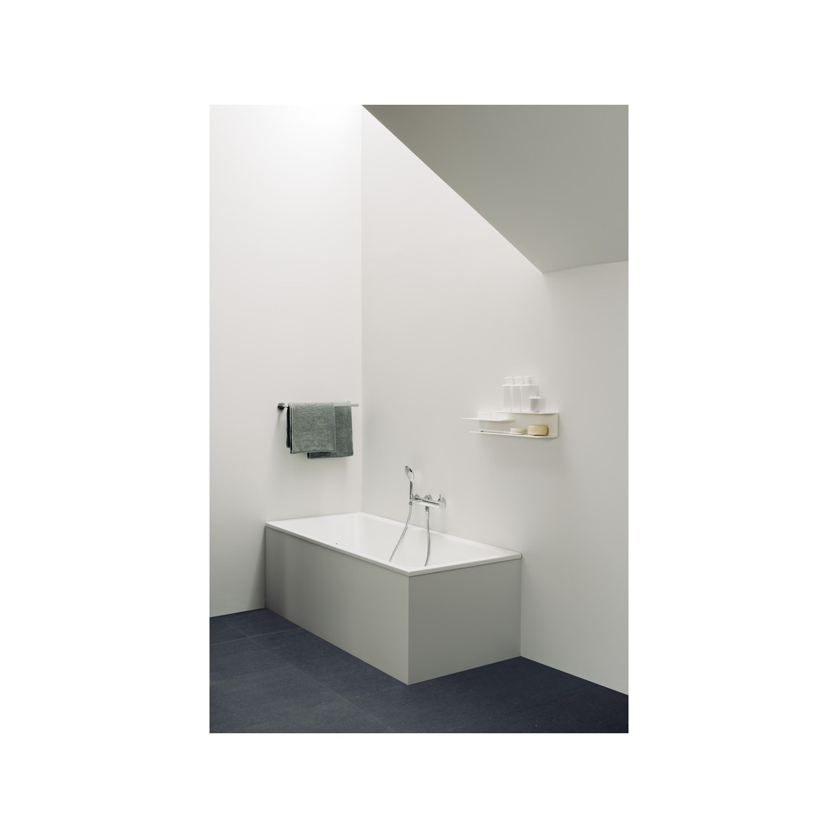 Meda mitigeur de bain mural avec flexible et douchette chromé - LAUFEN HF506660100600 