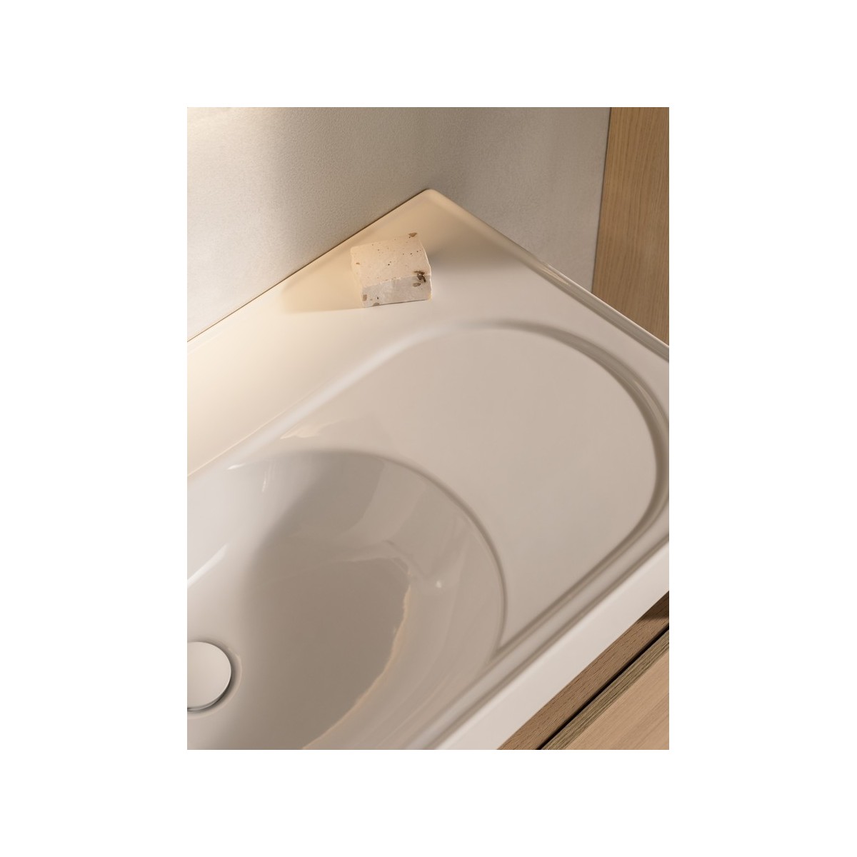 Meridian lavabo mural asymétrique gauche en fineceramic® blanc brillant 800x460m - ROCA A327743000 