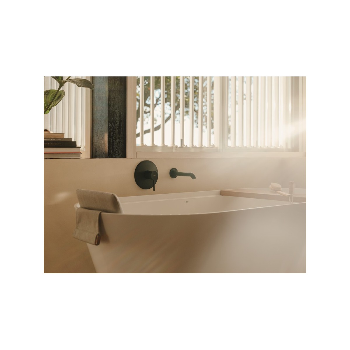 Ona mitigeur de bain ou douche à encastrer 1 voie sur rocabox pvd or brossé - ROCA A5A2B9EVA0 