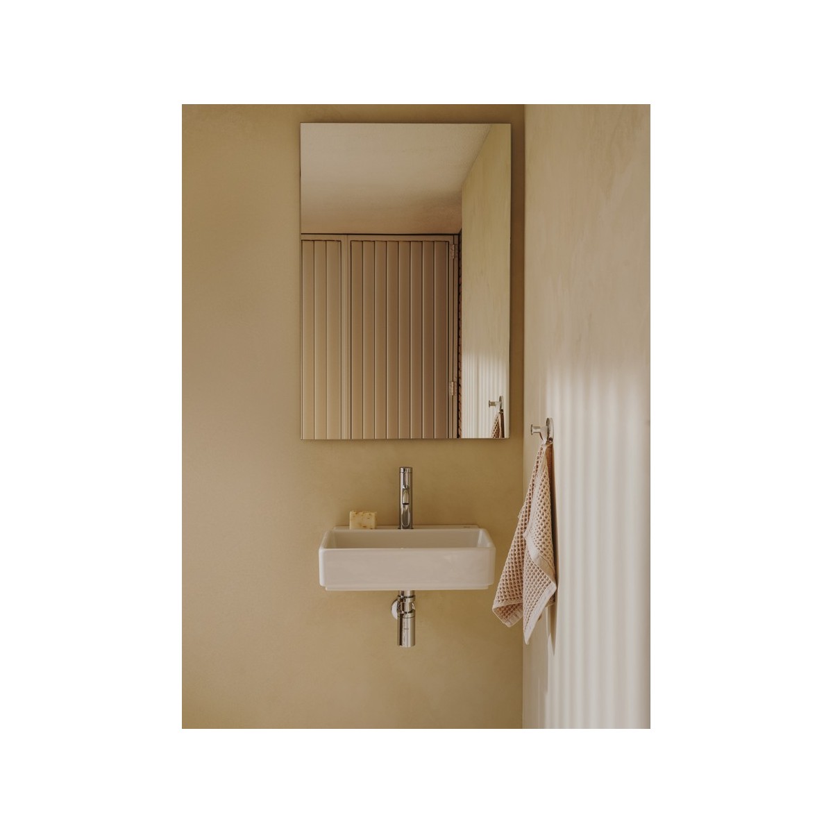 Ona mitigeur de lavabo monotrou corps lisse, vidage clic-clac graphite brossé - ROCA A5A3A9EGM0 