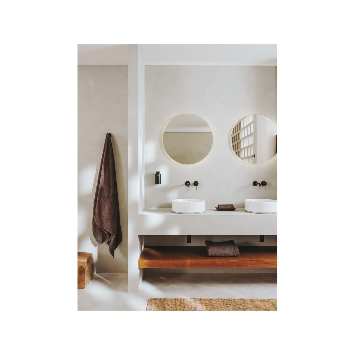 Hotel's round distributeur de savon à fixer au mur avec poussoir titanium black - ROCA A817596NM0 