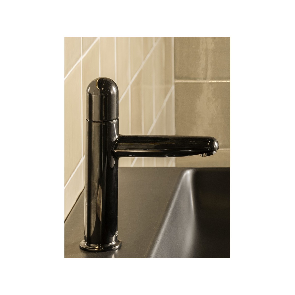 Nu mitigeur lavabo "s" corps lisse poignée dôme titanium black - ROCA A5A3Y3FCN0 
