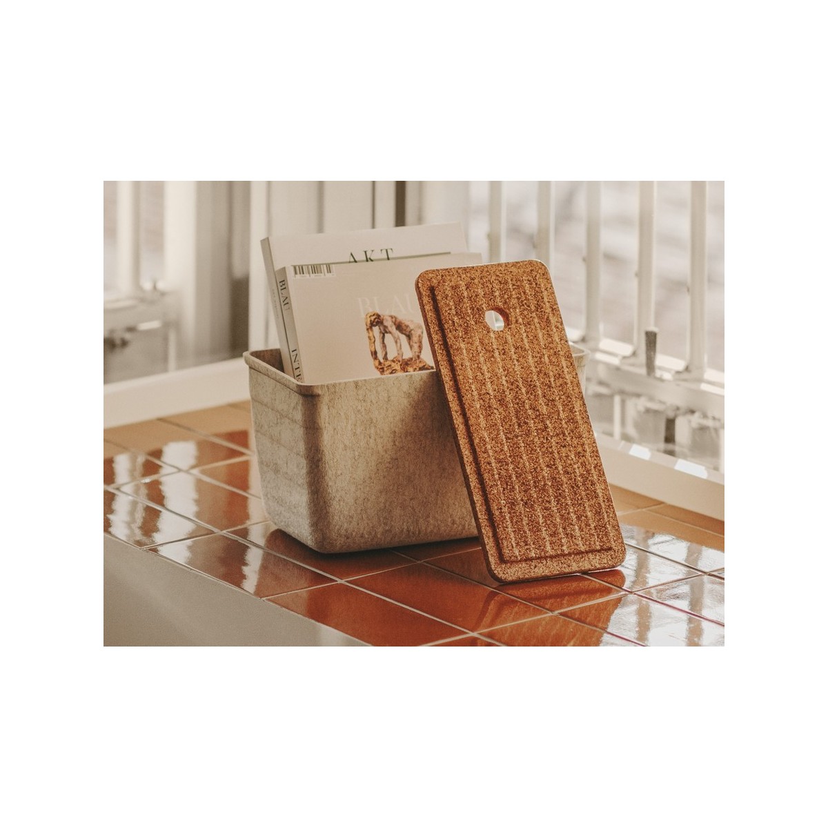 Tura petit panier en feutre recyclé avec couvercle en liège 335x165mm - ROCA A818025N10 