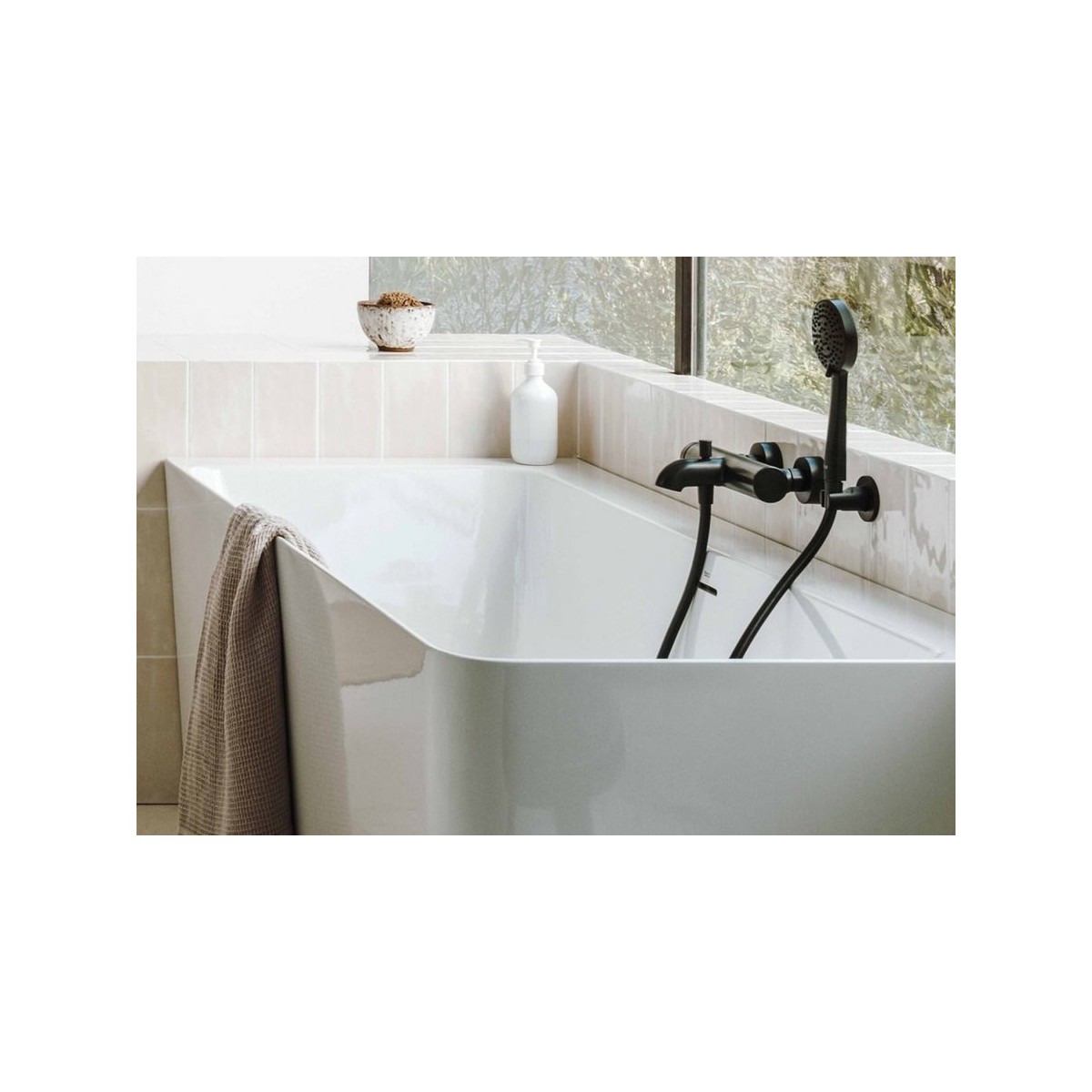 Ona baignoire îlot en stonex d'angle asymétrique gauche 1600x700 blanc - ROCA A248629000 