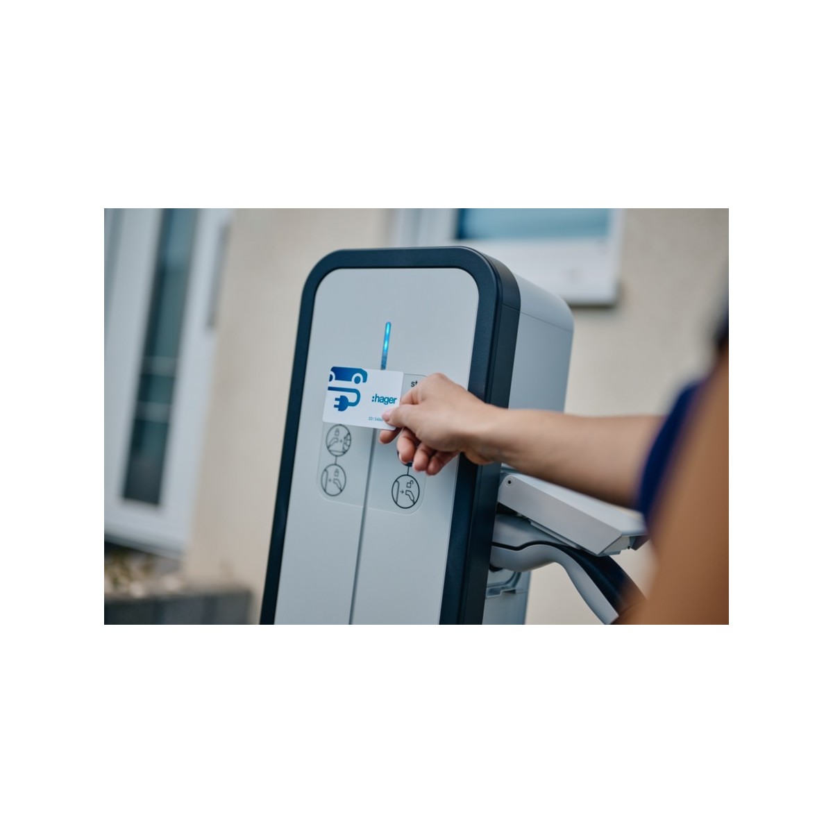 witty share borne de recharge RFID OCPP IP55 1x22kW 1P avec MID intégré - HAGER XEV1R22T2M3 