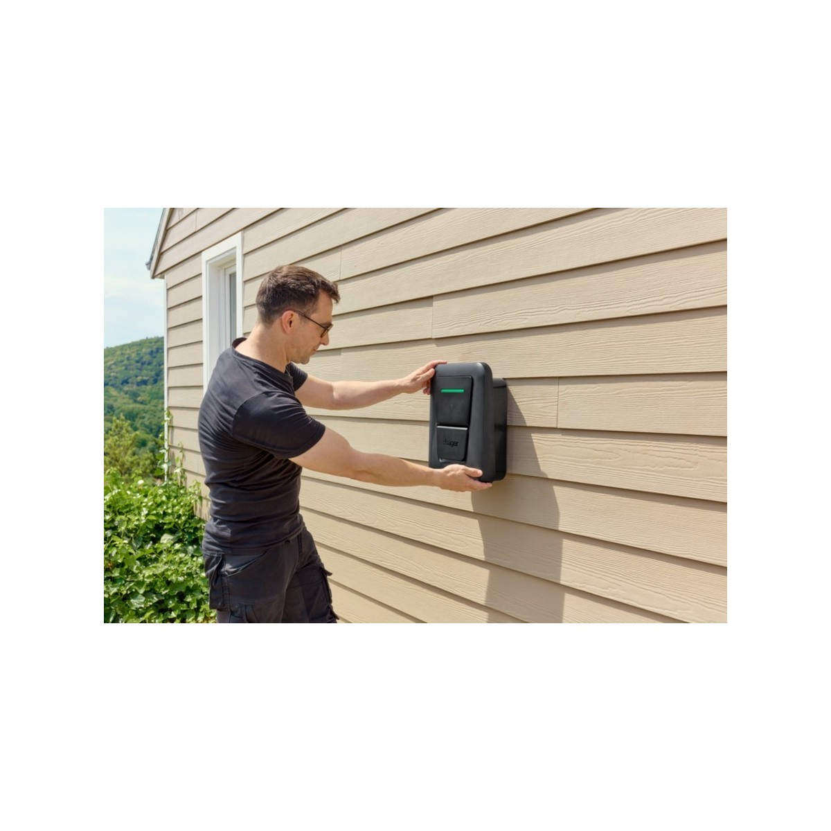 witty one borne de recharge IP55 1x7kW 1P T2+TIC+RFID+APP Bluetooth+Protections - HAGER XVR107STP 