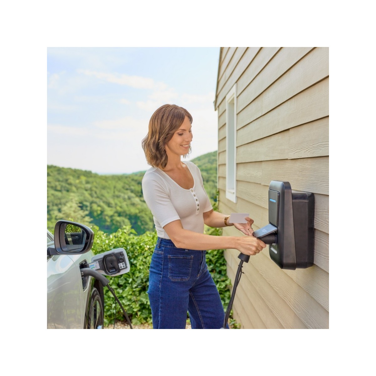 witty one borne de recharge IP55 1x7kW 1P T2+TIC+RFID+APP Bluetooth+Protections - HAGER XVR107STP 