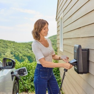 witty one borne de recharge IP55 1x7kW 1P T2+TIC+RFID+APP Bluetooth+Protections - HAGER XVR107STP 